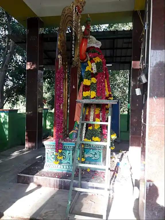 Arulmigu Muniyandiswamy Vagaiyara Temple, Alanganallur - 625501 அருள்மிகு முனியாண்டி சுவாமி வகையறா திருக்கோயில், அலங்காநல்லூர் - 625501, Madurai - Ancient Temple Architecture and History Image 2