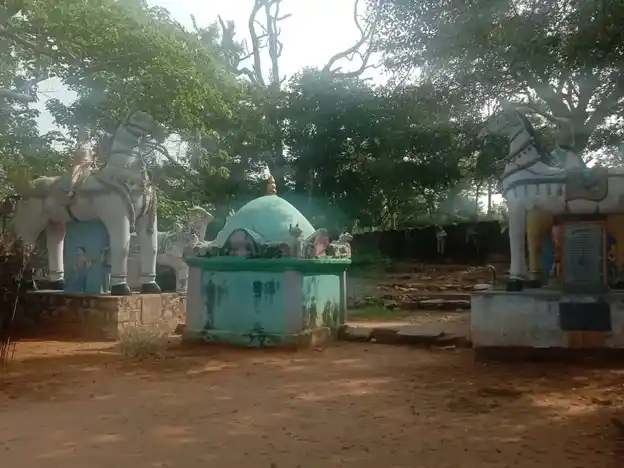 Arulmigu Muniyappa Swamy Temple, R.Kombai - 624706 அருள்மிகு முனியப்பசாமி கோயில், R.Kombai - 624706, Dindigul - Ancient Temple Architecture and History Image 2