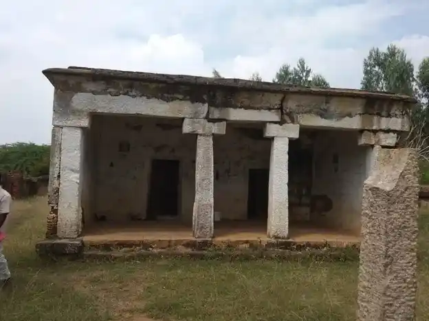 Arulmigu Munneswarar Temple, Kalasamangalam, Alangudi Taluk - 622303 அருள்மிகு முனீஸ்வரர் திருக்கோயில், கலசமங்கலம், ஆலங்குடி வட்டம் - 622303, Pudukkottai - Ancient Temple Architecture and History Image 7