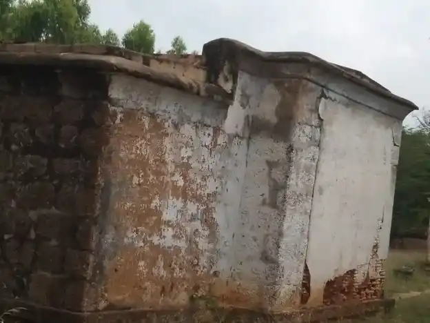 Arulmigu Munneswarar Temple, Kalasamangalam, Alangudi Taluk - 622303 அருள்மிகு முனீஸ்வரர் திருக்கோயில், கலசமங்கலம், ஆலங்குடி வட்டம் - 622303, Pudukkottai - Ancient Temple Architecture and History Image 8