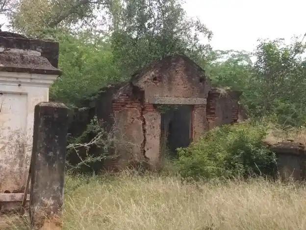 Arulmigu Munneswarar Temple, Kalasamangalam, Alangudi Taluk - 622303 அருள்மிகு முனீஸ்வரர் திருக்கோயில், கலசமங்கலம், ஆலங்குடி வட்டம் - 622303, Pudukkottai - Ancient Temple Architecture and History Image 9