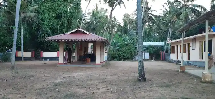 Arulmigu Munnunttumangalam Kandan Sastha Temple, Kuzhithurai, Vanniyoor - 629162 அருள்மிகு முன்னுhற்று மங்கலம் கண்டன் சாஸ்தா திருக்கோயில், Kuzhithurai, Vanniyoor - 629162, Kanyakumari - Ancient Temple Architecture and History Image 4