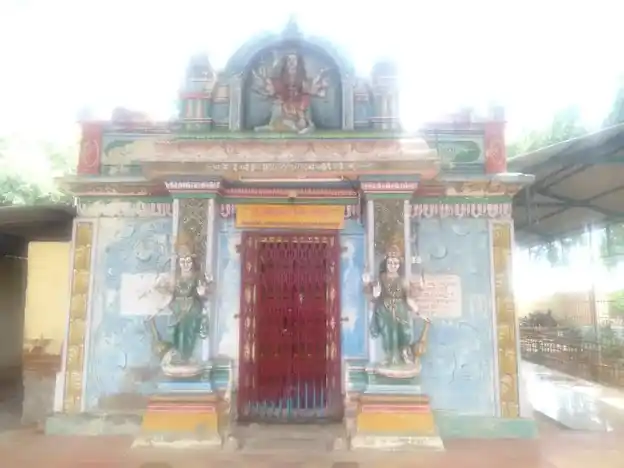Arulmigu Munru Yugam Konda Amman Temple, Kumara Kudiyiruppu, Vallioor - 627117 Arulmigu Munru Yugam Konda Amman Temple, Kumara Kudiyiruppu, Vallioor - 627117, Tirunelveli - Ancient Temple Architecture and History Image 3