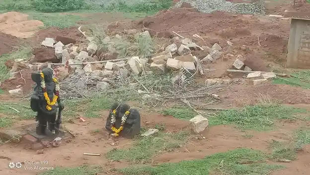 Arulmigu Mupperudaiya Ayyanar Temple, Karumanthakkudi - 630561 Arulmigu Mupperudaiya Ayyanar Temple, Karumanthakkudi - 630561, Sivagangai - Ancient Temple Architecture and History Image 2