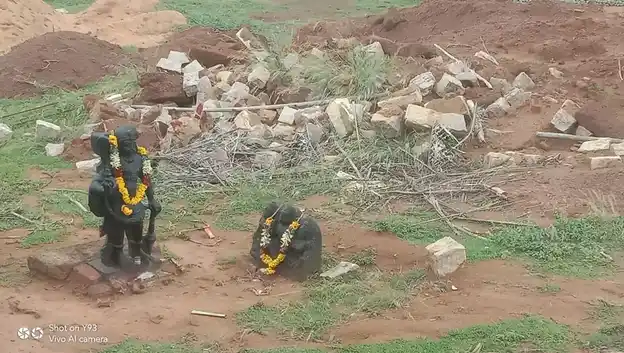 Arulmigu Mupperudaiya Ayyanar Temple, Karumanthakkudi - 630561 Arulmigu Mupperudaiya Ayyanar Temple, Karumanthakkudi - 630561, Sivagangai - Ancient Temple Architecture and History Image 3