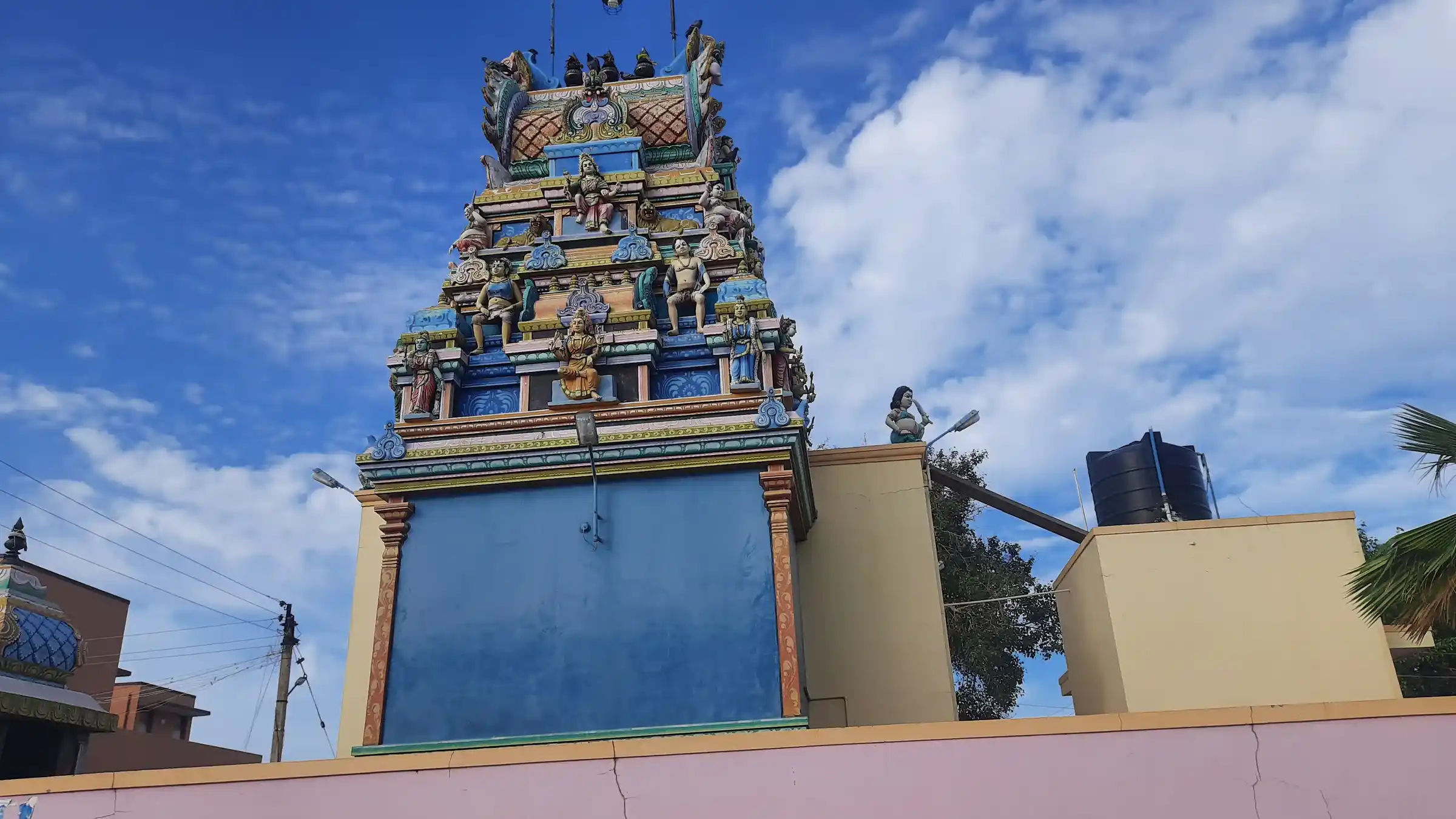 Arulmigu Muppidathi Amman And Sri Vinayagar And Sri Poothaththan Temple, Udaiampuli, Udaiyampuli - 627602 அருள்மிகு முப்பிடாதியம்மன் ஸ்ரீ விநாயகர் ஸ்ரீ பூதத்தான் திருக்கோயில், உடையாம்புளி, உடையாம்புளி - 627602, Tenkasi - Ancient Temple Architecture and History Image 3