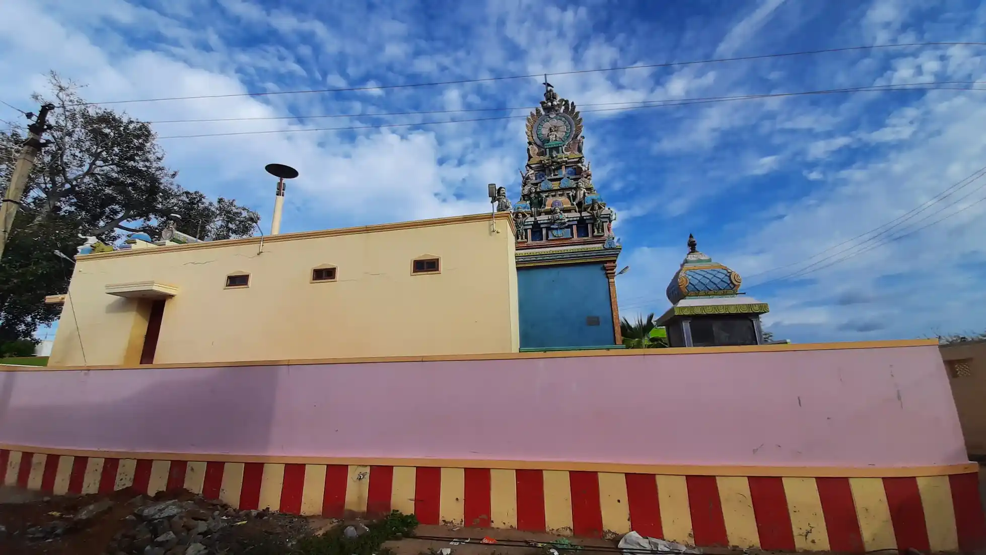 Arulmigu Muppidathi Amman And Sri Vinayagar And Sri Poothaththan Temple, Udaiampuli, Udaiyampuli - 627602 அருள்மிகு முப்பிடாதியம்மன் ஸ்ரீ விநாயகர் ஸ்ரீ பூதத்தான் திருக்கோயில், உடையாம்புளி, உடையாம்புளி - 627602, Tenkasi - Ancient Temple Architecture and History Image 4