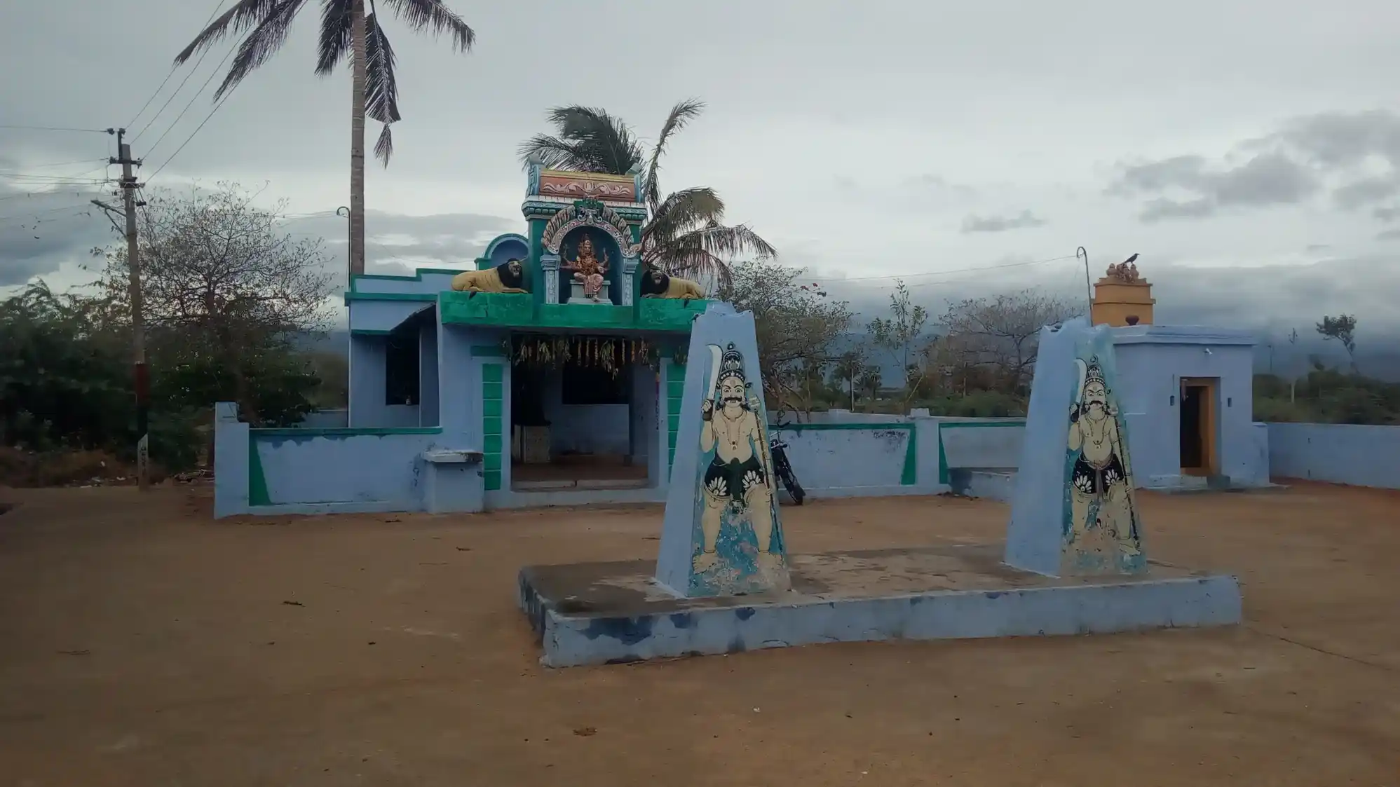 Arulmigu Muppidathi Amman Temple, Kabaliparai, Kabaliparai - 627602 அருள்மிகு முப்பிடாதியம்மன் திருக்கோயில், கபாலிப்பாறை, கபாலிப்பாறை - 627602, Tirunelveli - Ancient Temple Architecture and History Image 4