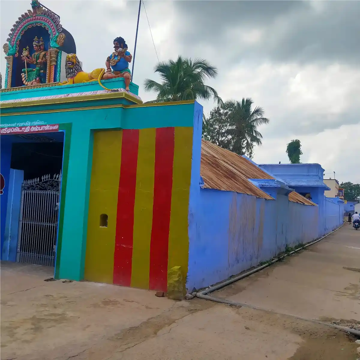 Arulmigu Muppidathiamman Temple, Pallakkal Puthukudi, Pallakkal Puthukudi - 627413 அருள்மிகு முப்பிடாதியம்மன் திருக்கோயில், பள்ளக்கால் பெதுக்குடி, பள்ளக்கால் பெதுக்குடி - 627413, Tirunelveli - Ancient Temple Architecture and History Image 2