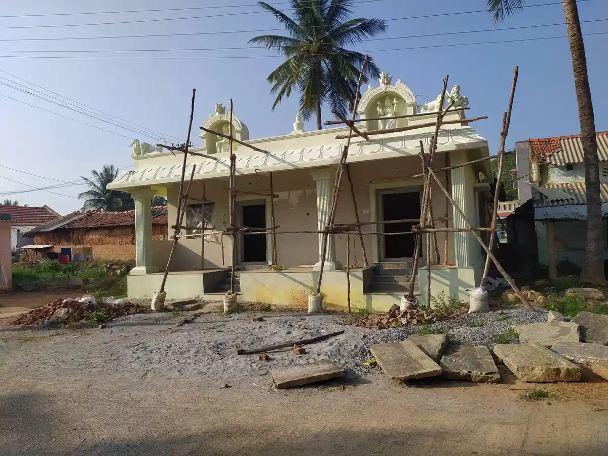 Arulmigu Muruda Basuveswarar Temple, Gopachandram - 635107 அருள்மிகு முரட பசவேஸ்வரர் திருக்கோயில், Gopachandram - 635107, Krishnagiri - Ancient Temple Architecture and History Image 4