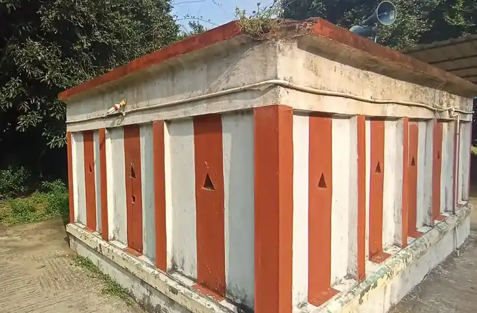 Arulmigu Murugathamman Temple, Kattuppakkam - 602105 அருள்மிகு முருகாத்தம்மன் மற்றும் தான்தோன்றியம்மன் திருக்கோயில், Kattuppakkam - 602105, Kancheepuram - Ancient Temple Architecture and History Image 2