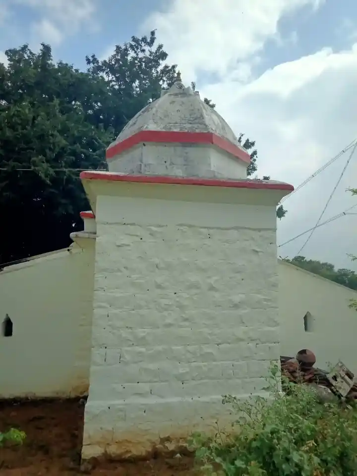 Arulmigu Mutahlamman Temple, Sathirapatti - 624614 அருள்மிகு முத்தாலம்மன் திருக்கோயில், Sathirapatti - 624614, Dindigul - Ancient Temple Architecture and History Image 3