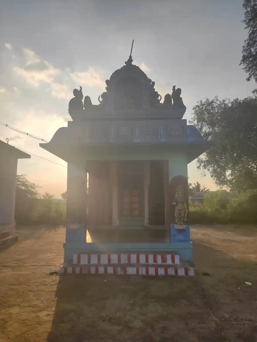 Arulmigu Muthalamman Temple, Gullalagundu - 624201 அருள்மிகு முத்தாலம்மன் திருக்கோயில், Gullalagundu - 624201, Dindigul - Ancient Temple Architecture and History Image 2