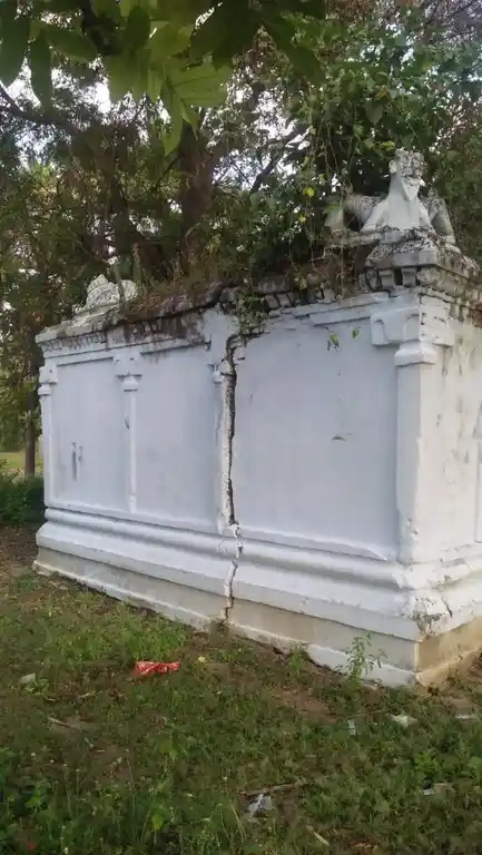 Arulmigu Muthalamman Temple, Mallappadi - 635104 அருள்மிகு முத்தாளம்மன் திருக்கோயில், மல்லப்பாடி - 635104, Krishnagiri - Ancient Temple Architecture and History Image 2