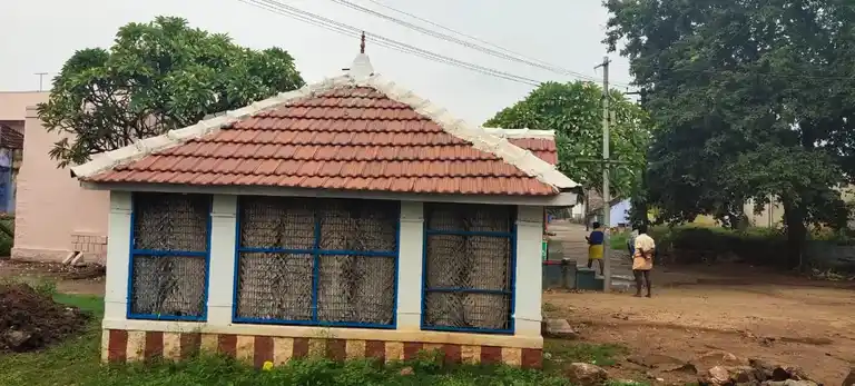 Arulmigu Muthalamman Temple, Pillaiyarnatham - 624219 அருள்மிகு முத்தாலம்மன் கோயில், Pillaiyarnatham - 624219, Dindigul - Ancient Temple Architecture and History Image 4