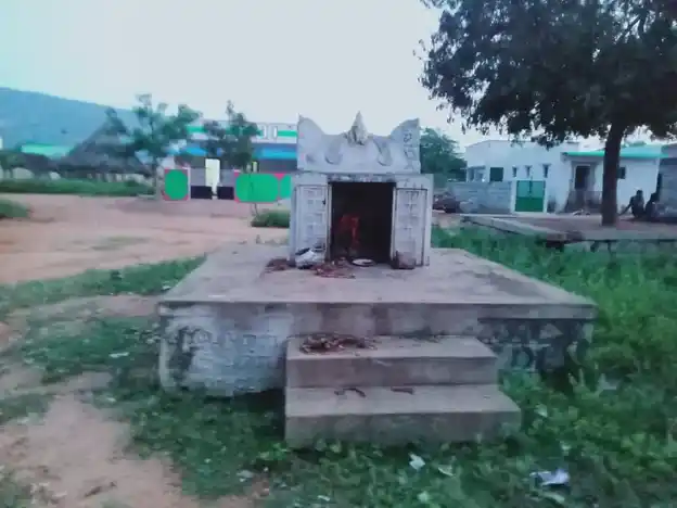 Arulmigu Muthalammn And Malaikannimaar Temple, Palayam - 624620 அருள்மிகு முத்தாலம்மன் மற்றும் மலைக் கன்னிமார் திருக்கோயில், Palayam - 624620, Dindigul - Ancient Temple Architecture and History Image 4