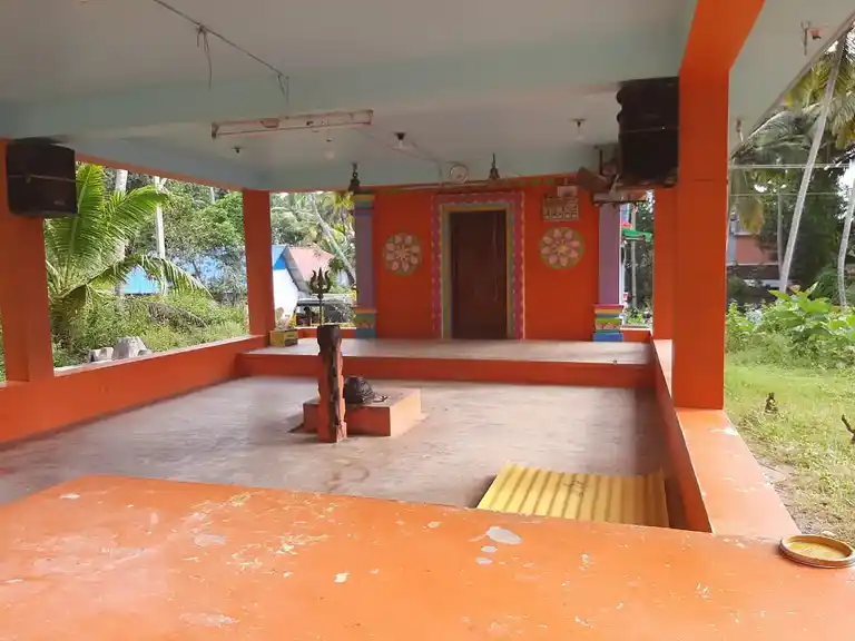 Arulmigu Mutharamman Temple, Theruvukadai, Thozhicode - 629157 அருள்மிகு முத்தாரம்மன் திருக்கோயில், Theruvukadai, Thozhicode - 629157, Kanyakumari - Ancient Temple Architecture and History Image 2