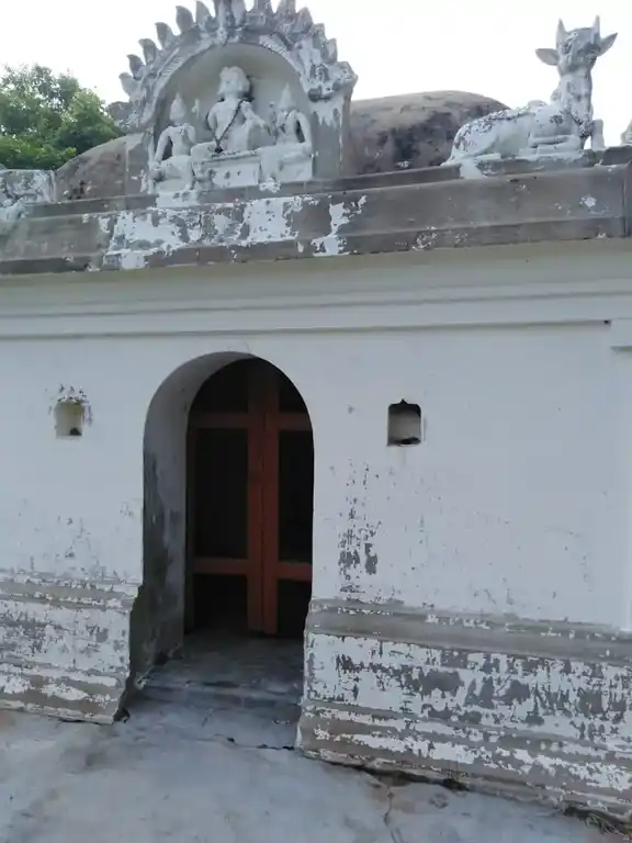 Arulmigu Muthu Ayyanar Temple, Vilathoti - 609204 அருள்மிகு முத்து அய்யனார் திருக்கோயில், Vilathoti - 609204, Thanjavur - Ancient Temple Architecture and History Image 2