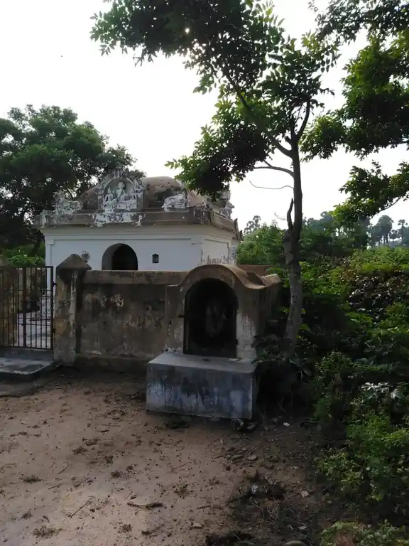 Arulmigu Muthu Ayyanar Temple, Vilathoti - 609204 அருள்மிகு முத்து அய்யனார் திருக்கோயில், Vilathoti - 609204, Thanjavur - Ancient Temple Architecture and History Image 4