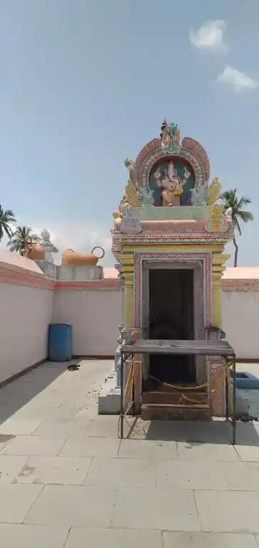Arulmigu Muthu Mariyamman Temple, Kuruvikkarambai - 614802 அருள்மிகு முத்துமாரியம்மன் திருக்கோயில், Kuruvikkarambai - 614802, Thanjavur - Ancient Temple Architecture and History Image 3