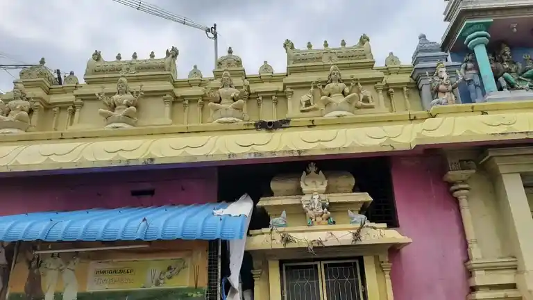 Arulmigu Muthumaariyamman Temple, East Pondy Road, Villupuram Nagar., Villupuram - 605602 அருள்மிகு முத்துமாரியம்மன் திருக்கோயில், East Pondy Road, Villupuram Nagar., Villupuram - 605602, Viluppuram - Ancient Temple Architecture and History Image 4