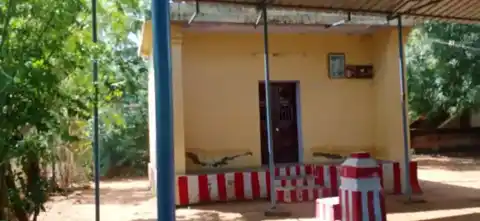 Arulmigu Muthumalai Amman And Sudalaimadasamy Temple, Tiruchendur - 628617 அருள்மிகு முத்துமாலையம்மன் மற்றும் சுடலைமாடசாமி திருக்கோயில், Tiruchendur - 628617, Thoothukudi - Ancient Temple Architecture and History Image 2