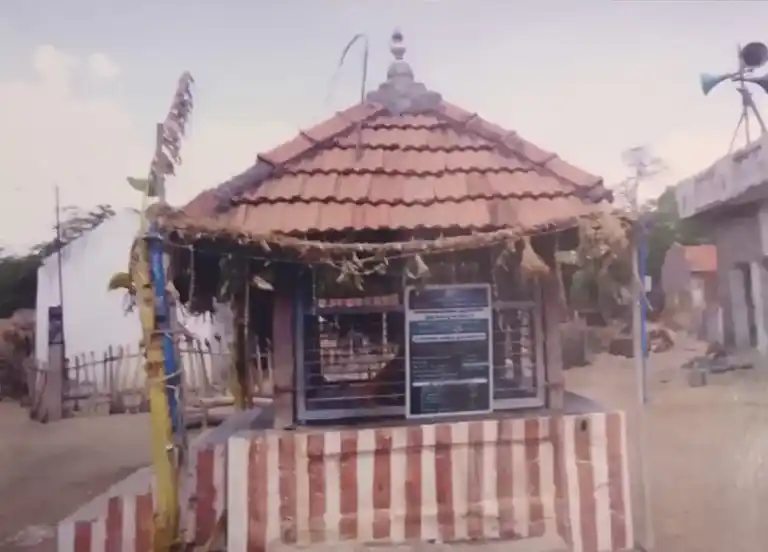 Arulmigu Muthumariamman Temple, Kavathukudi - 630408 அருள்மிகு முத்துமாரியம்மன் திருக்கோயில், Kavathukudi - 630408, Sivagangai - Ancient Temple Architecture and History Image 2