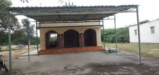 Arulmigu Muthumariyamman, Santhanakaruppar Temple, Vadugapatti - 621316 Temple