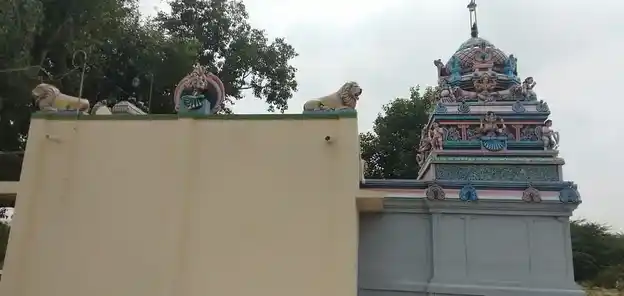Arulmigu Muthumariyamman, Santhanakaruppar Temple, Vadugapatti - 621316 அருள்மிகு முத்துமாரியம்மன் சந்தனகருப்பர் திருக்கோயில், Vadugapatti - 621316, Pudukkottai - Ancient Temple Architecture and History Image 4
