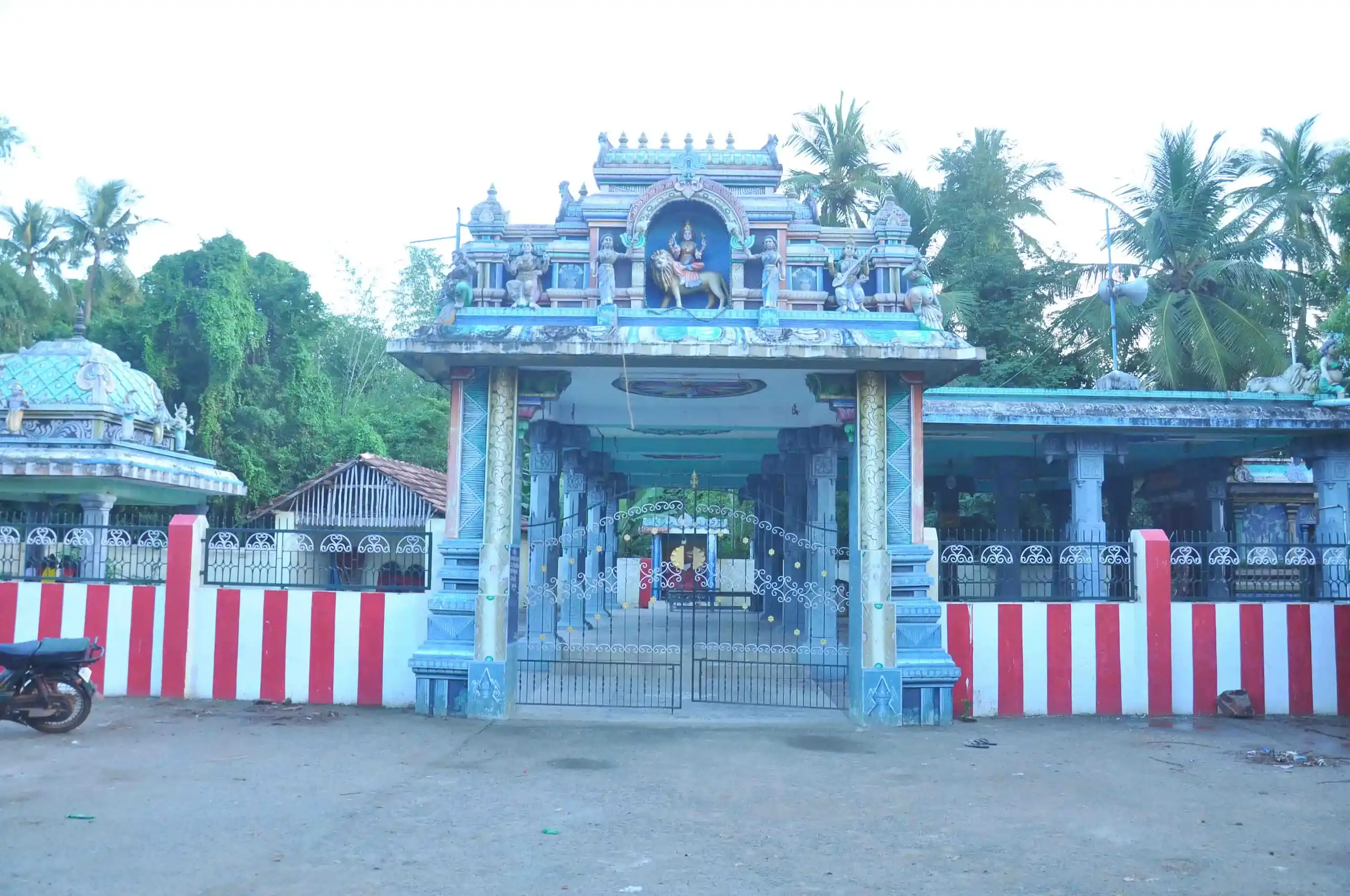 Arulmigu Muthumariyamman Temple, Asikadu - 609806 அருள்மிகு முத்துமாரியம்மன் திருக்கோயில், Asikadu - 609806, Mayiladuthurai - Ancient Temple Architecture and History Image 2