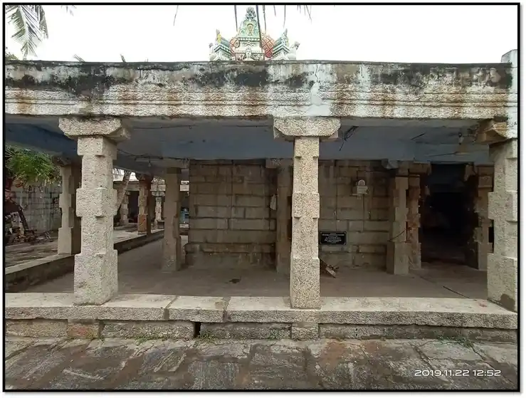 Arulmigu Muthumariyamman Temple, Irunthirapatti, Irunthirapatti - 622102 அருள்மிகு முத்துமாரியம்மன் திருக்கோயில், இருந்திராபட்டி, இலுப்பூர் வட்டம் - 622102, Pudukkottai - Ancient Temple Architecture and History Image 2