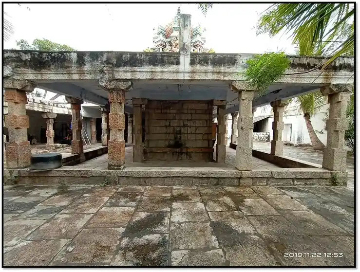 Arulmigu Muthumariyamman Temple, Irunthirapatti, Irunthirapatti - 622102 அருள்மிகு முத்துமாரியம்மன் திருக்கோயில், இருந்திராபட்டி, இலுப்பூர் வட்டம் - 622102, Pudukkottai - Ancient Temple Architecture and History Image 3