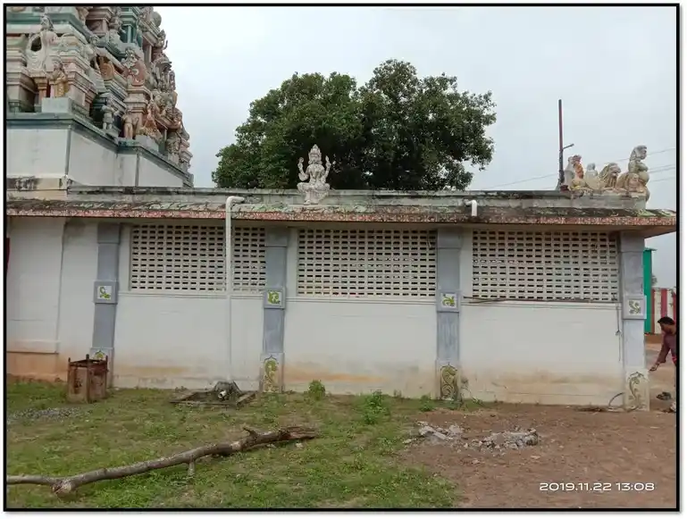 Arulmigu Muthumariyamman Temple, Irunthirapatti, Irunthirapatti - 622102 அருள்மிகு முத்துமாரியம்மன் திருக்கோயில், இருந்திராபட்டி, இலுப்பூர் வட்டம் - 622102, Pudukkottai - Ancient Temple Architecture and History Image 4