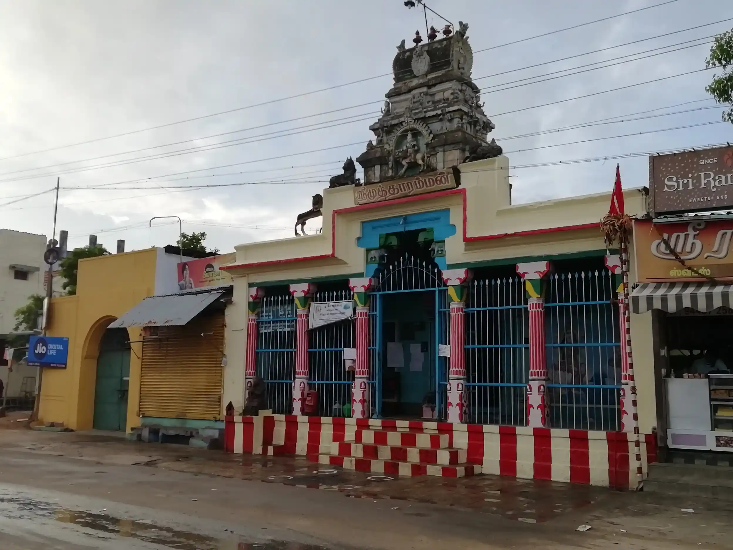 Arulmigu Muthuramman Koil, Southbazaar, Palayamkottai - 627002 அருள்மிகு முத்தாரம்மன் திருக்கோயில், Southbazaar, Palayamkottai - 627002, Tirunelveli - Ancient Temple Architecture and History Image 3