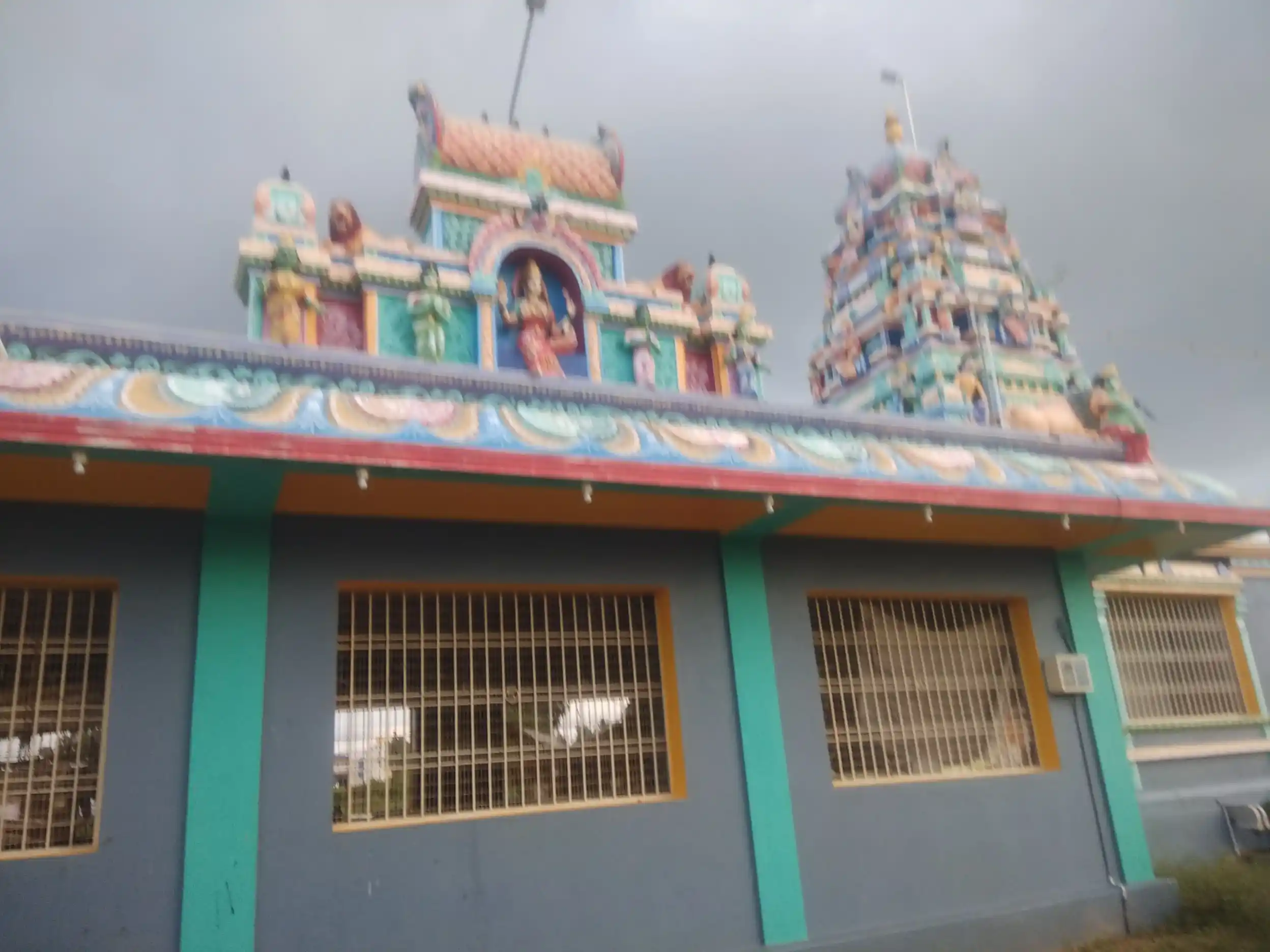 Arulmigu Muthuveadiyappan, Oogaramman Temple, Aavalnayakkanpatti - 635602 அருள்மிகு முத்துவேடியப்பன் ,ஓங்காரம்மன் திருக்கோயில், ஆவல்நாயக்கன்பட்டி - 635602, Thirupathur - Ancient Temple Architecture and History Image 4