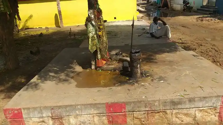 Arulmigu Mutthalamman Temple, Kanniyampatti - 625532 அருள்மிகு முத்தாலம்மன் திருக்கோயில், Kanniyampatti - 625532, Madurai - Ancient Temple Architecture and History Image 3