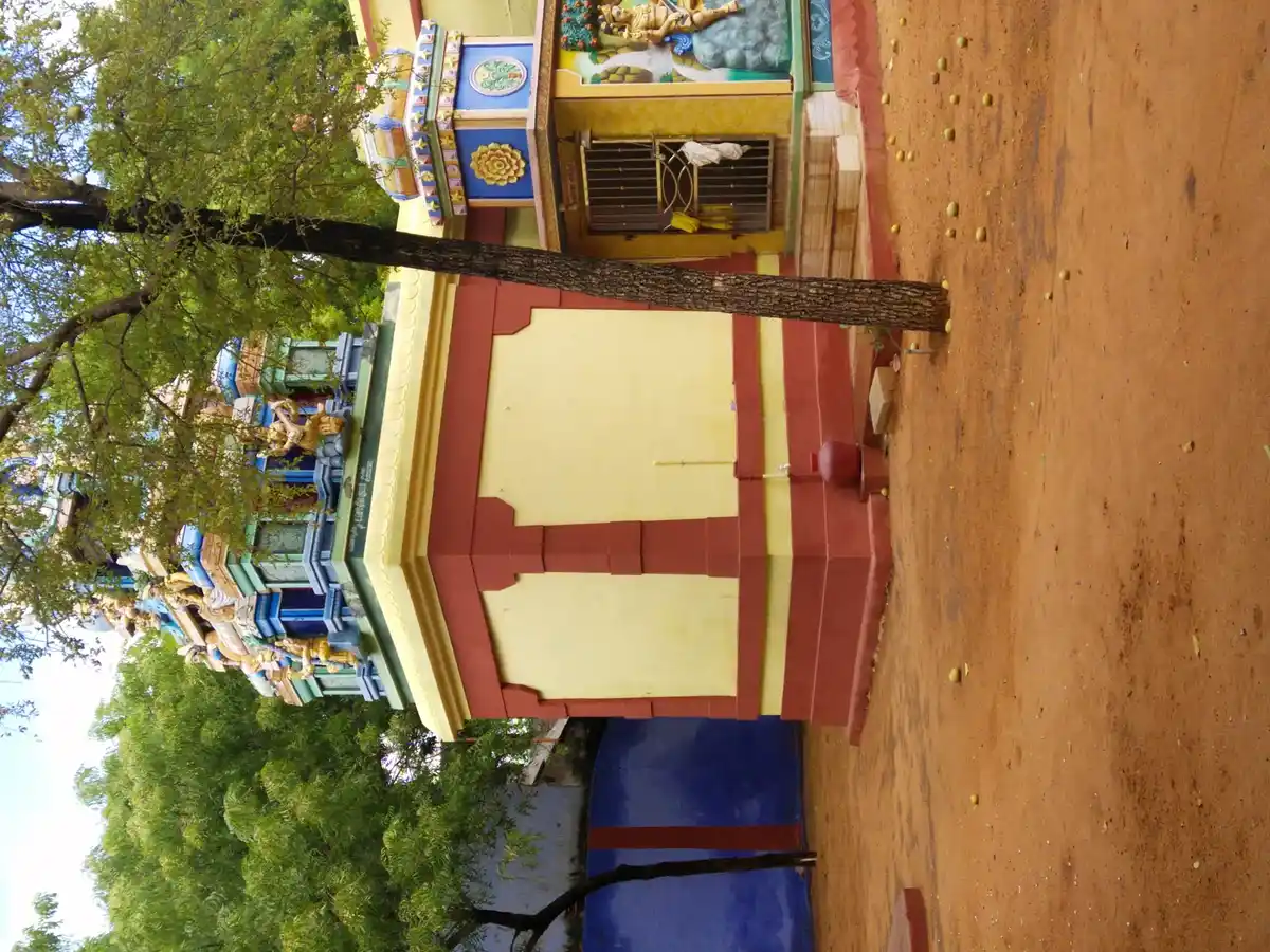Arulmigu Muttharamman Temple, Nadukavalan Kudiiruppu, Udangudi - 628203 அருள்மிகு முத்தாரம்மன் திருக்கோயில், நடுக்காலன்குடியிருப்பு, Udangudi - 628203, Thoothukudi - Ancient Temple Architecture and History Image 3