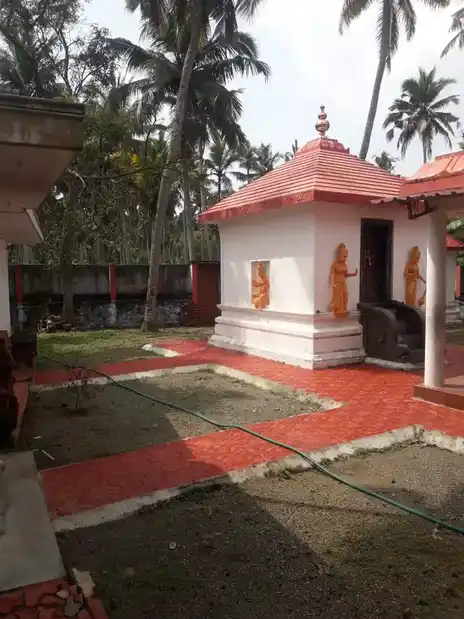 Arulmigu Muttharammantemple, Near Post Office, Manakarai - 629802 அருள்மிகு முத்தாரம்மன் திருக்கோயில், Near Post Office, Manakarai - 629802, Kanyakumari - Ancient Temple Architecture and History Image 3