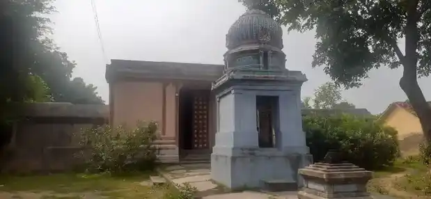 Arulmigu Nadanapureeswarar Temple, Pandhanallur To Vaitheeswaran Koil Road, Thiruchitrampalam - 609204 Temple