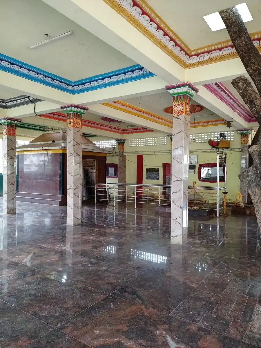 Arulmigu Nadavazhiamman Vagayara Temple, Vellore - 632002 அருள்மிகு நடவாழியம்மன் வகையறா திருக்கோயில், வேலூர் - 632002, Vellore - Ancient Temple Architecture and History Image 3