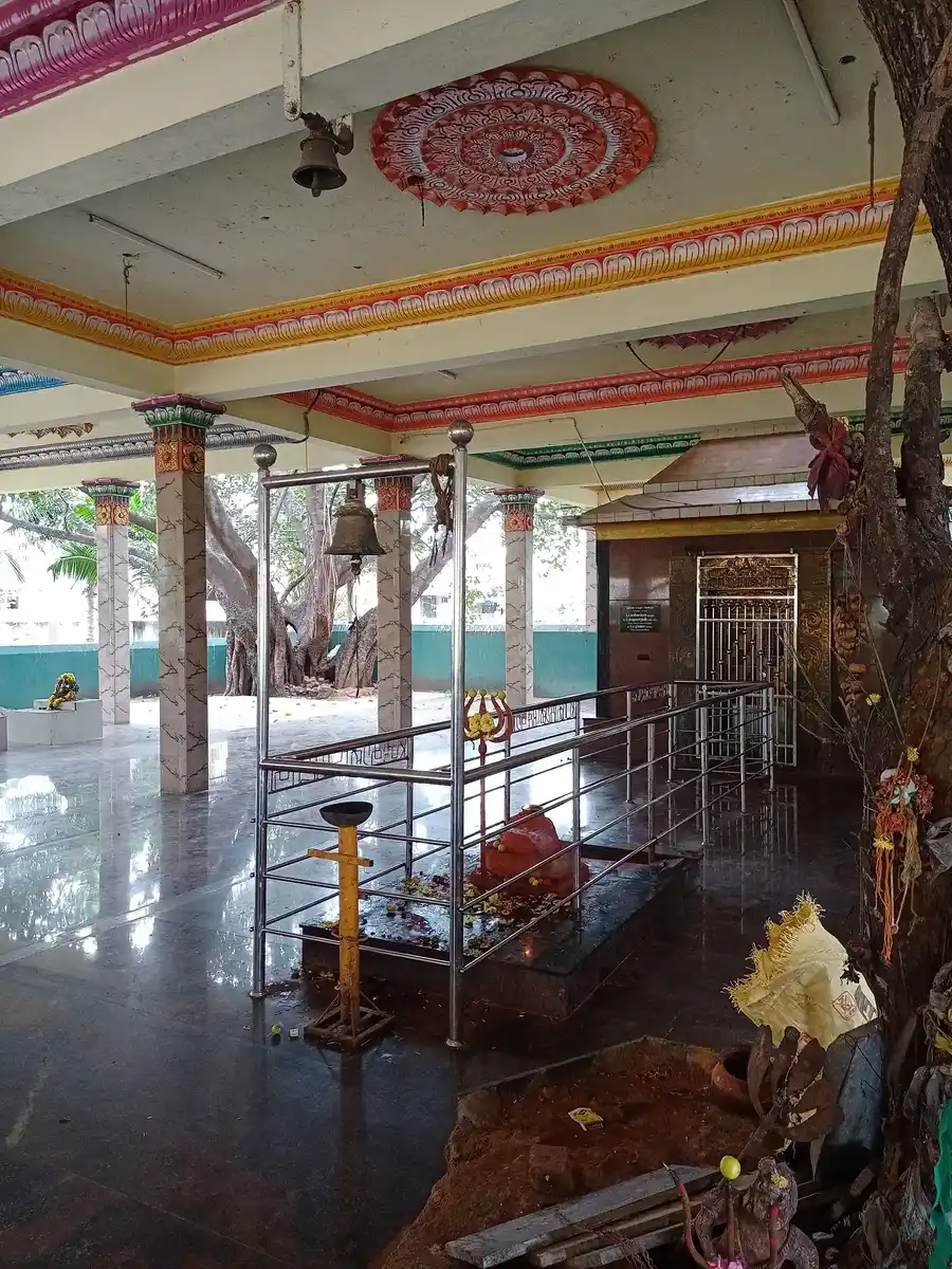 Arulmigu Nadavazhiamman Vagayara Temple, Vellore - 632002 அருள்மிகு நடவாழியம்மன் வகையறா திருக்கோயில், வேலூர் - 632002, Vellore - Ancient Temple Architecture and History Image 4