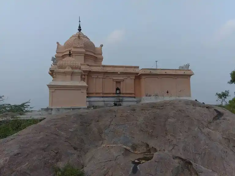 Arulmigu Nadukkam Theerthapureeswarar Temple, Se.Kunnathur - 605651 அருள்மிகு நடுக்கம்தீர்த்தபுரீஸ்வரர் திருக்கோயில், Se.Kunnathur - 605651, Viluppuram - Ancient Temple Architecture and History Image 4