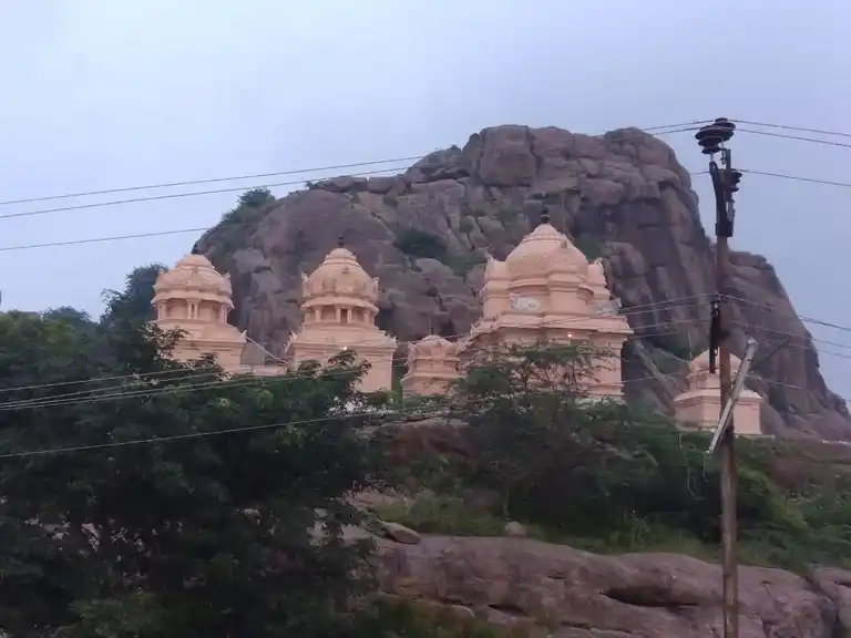 Arulmigu Nadukkam Theerthapureeswarar Temple, Se.Kunnathur - 605651 அருள்மிகு நடுக்கம்தீர்த்தபுரீஸ்வரர் திருக்கோயில், Se.Kunnathur - 605651, Viluppuram - Ancient Temple Architecture and History Image 6