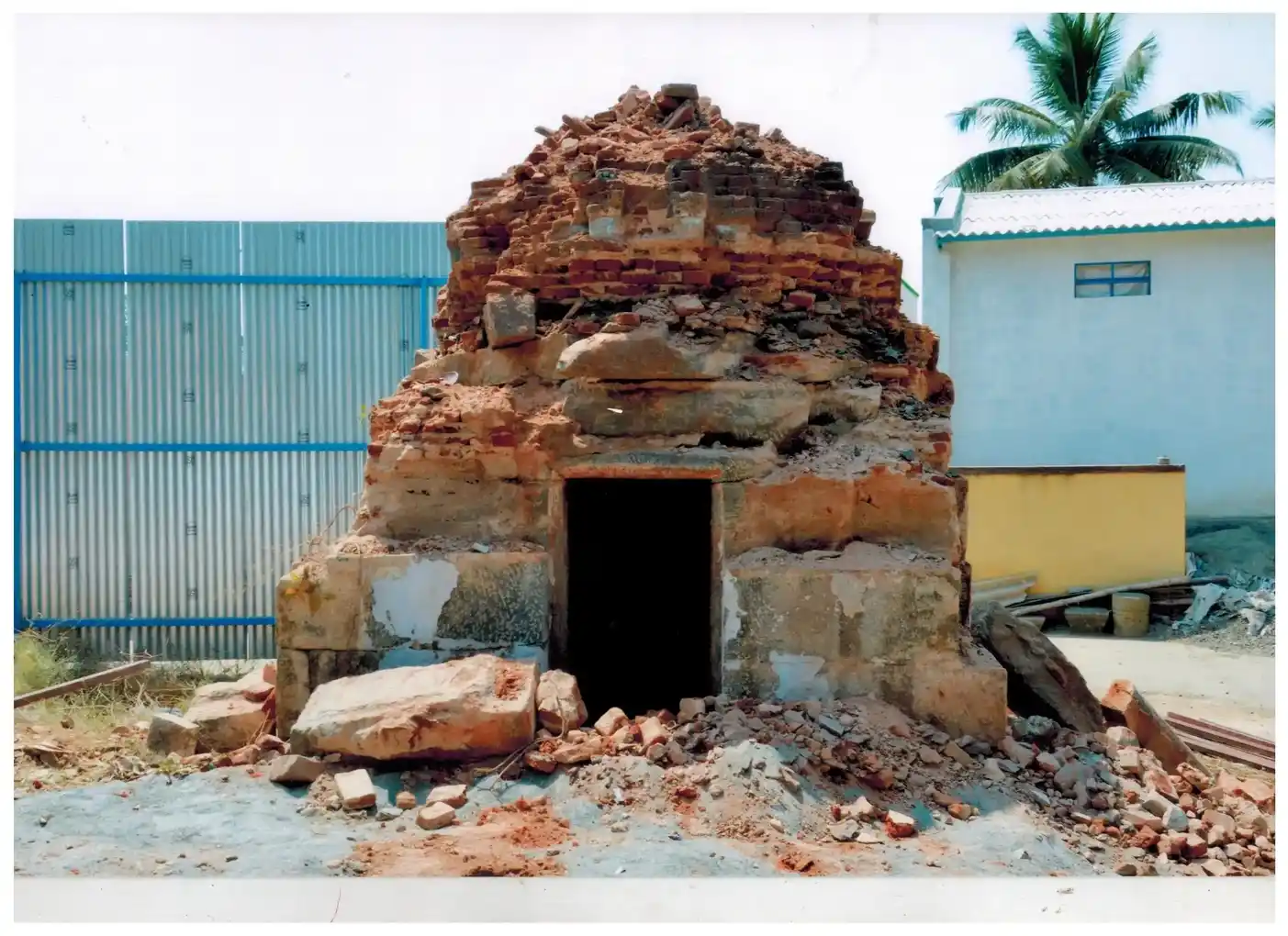 Arulmigu Nadupillaiyar Temple, Ayyampalyam, Samalapuram - 641663 Temple