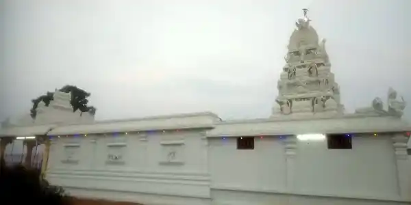 Arulmigu Nadutheertha Amman Temple, Street End, Naduvakurichi - 627351 அருள்மிகு நடு தீர்த்த அம்மன் திருக்கோயில், Street End, நடுவ குறிச்சி - 627351, Tirunelveli - Ancient Temple Architecture and History Image 3