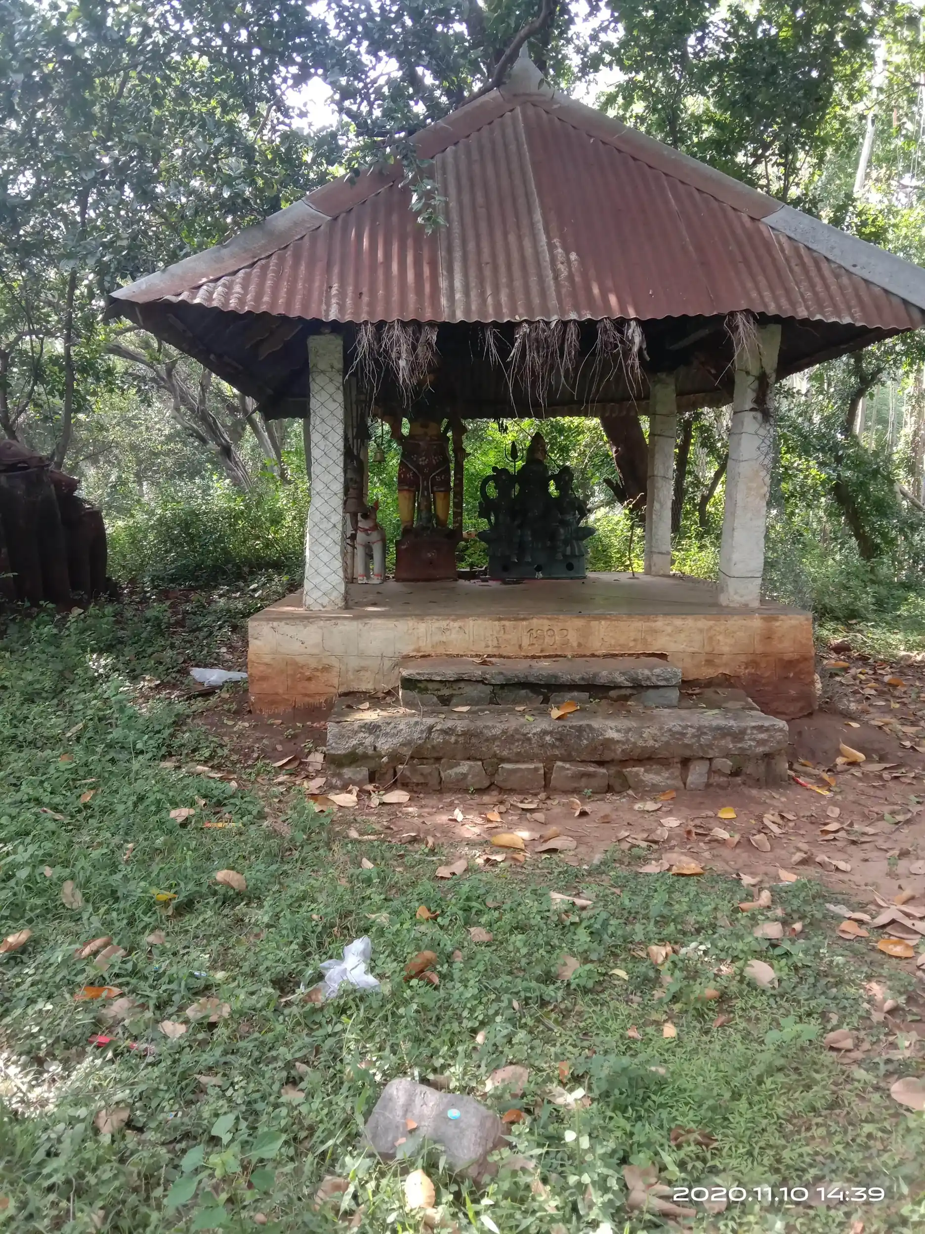 Arulmigu Naduvudai Ayyanaar Temple, Mulaiyur - 624401 அருள்மிகு நடுவுடை அய்யனார் திருக்கோயில், Mulaiyur - 624401, Dindigul - Ancient Temple Architecture and History Image 2