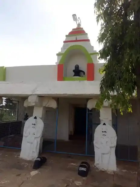 Arulmigu Nagamangalam Veerabathra Swamy Temple, Gumalapuram - 635118 அருள்மிகு வீரபத்திரசாமி திருக்கோயில், Gumalapuram - 635118, Krishnagiri - Ancient Temple Architecture and History Image 3