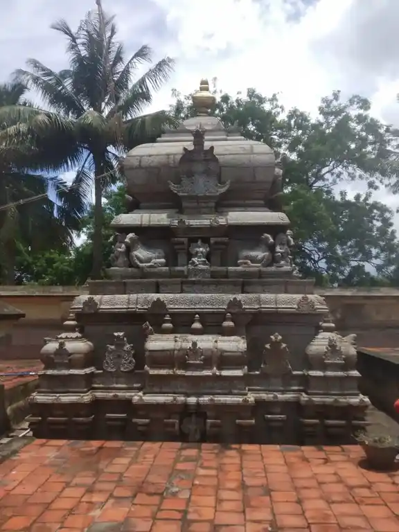 Arulmigu Naganathaswamy Temple, Nainarkovil - 623705 அருள்மிகு நாகநாதசாமி திருக்கோயில், Nainarkovil - 623705, Ramanathapuram - Ancient Temple Architecture and History Image 3