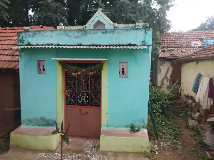 Arulmigu Nagasandhiran Mariamman Temple, Kuppatti - 635107 அருள்மிகு நாகசந்திரன் மாரியம்மன் திருக்கோயில், Kuppatti - 635107, Krishnagiri - Ancient Temple Architecture and History Image 4