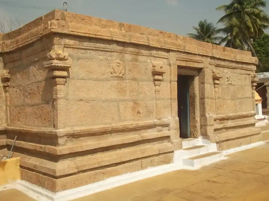 Arulmigu Nageshwarar Kulavilakkamman Temple, Nanjaikalamangalam, Modakurichi - 638153